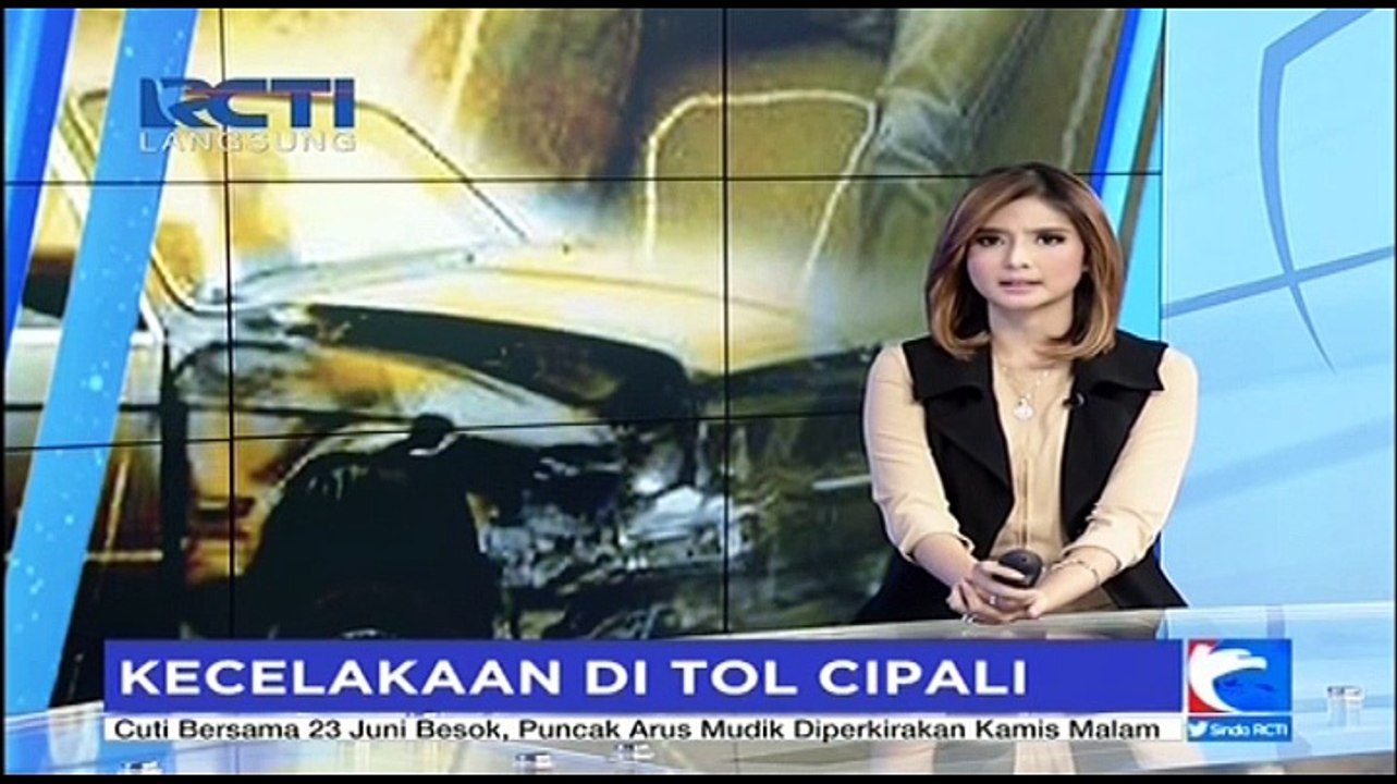 Bus Tabrak Mobil di Cipali