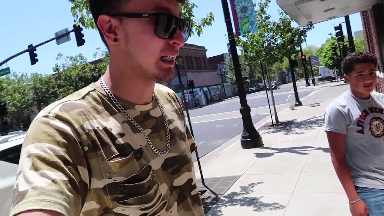 La MAMÁ de mi AMIGO quiere conmigo!? (HotSpanish Vlogs)