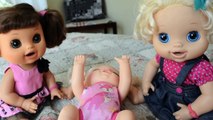 Vivant bébé lit en changeant poupées alimentation de de hors hors partie réal se faufiler surprises kara 2 Sophie