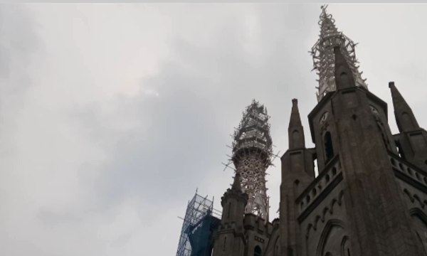 Halaman Gereja Katedral untuk Jamaah Shalat Idul Fitri