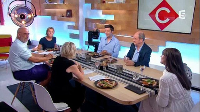 Regardez les adieux d'Anne-Sophie Lapix qui présentait C à vous pour la dernière fois sur France 5 hier soir