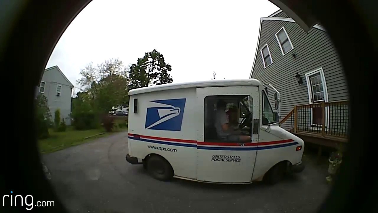 Un livreur très en colère. Tiens le voilà ton colis de merde...