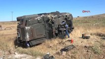 Şanlıurfa- Siverek'te Özel Harekat Polislerini Taşıyan Araç Kaza Yaptı