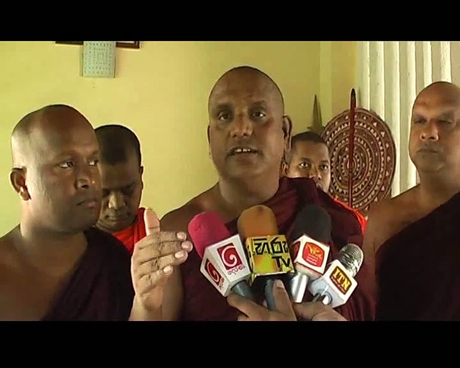 අකිල විරාජ් මේ හදන්නේ පන්සල් වහන්න