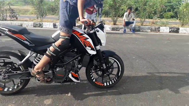 Duke Stunts and Yamaha FZs stunts