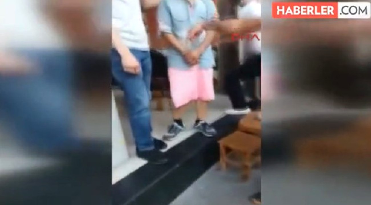 Torbacıya Etek Giydirip Döve Döve Sokakta Dolaştırdılar