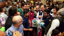 Pakistani cricket team warm welcome in Pakistan-stand up for the champions