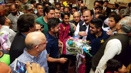 Pakistani cricket team warm welcome in Pakistan-stand up for the champions