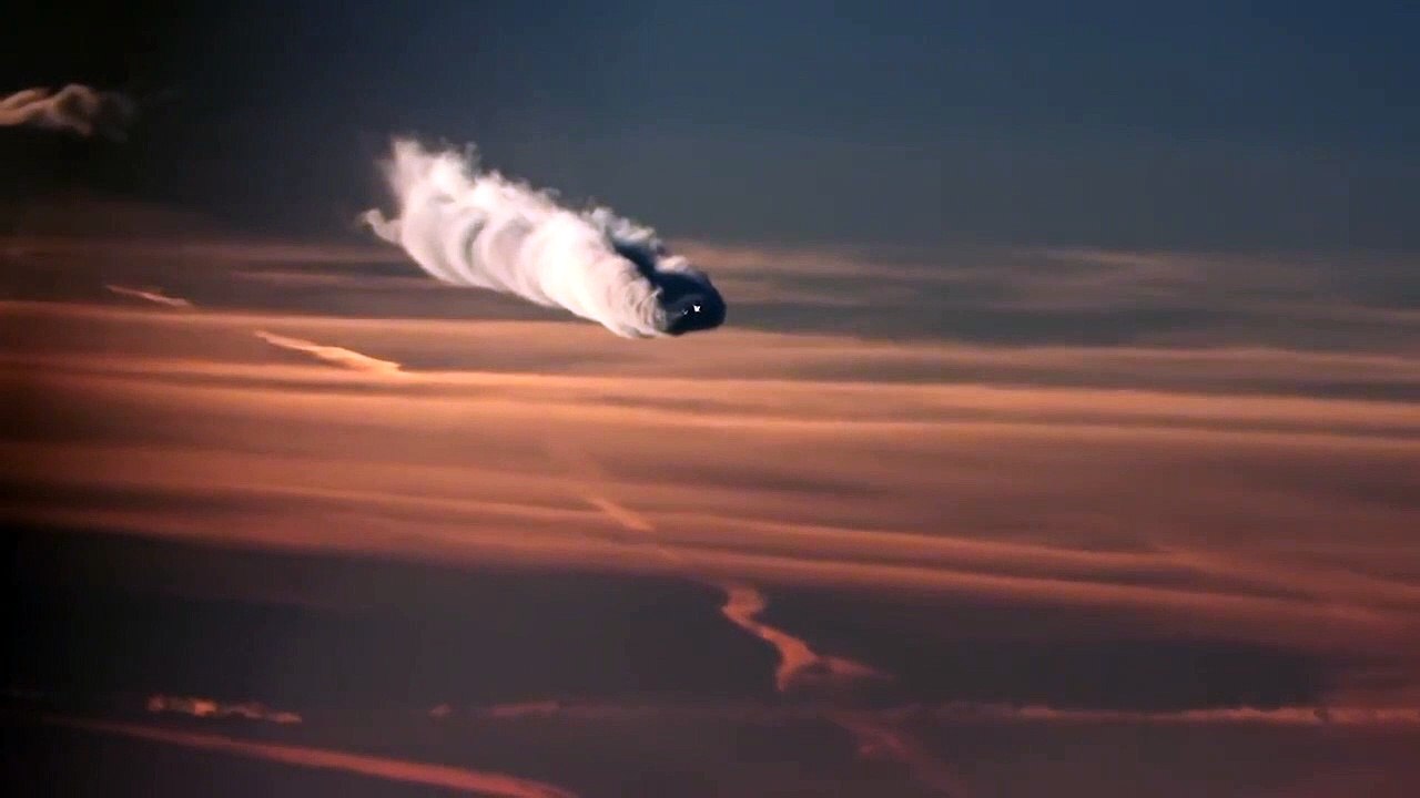 Impresionante caída de avión grabada desde otra cabina