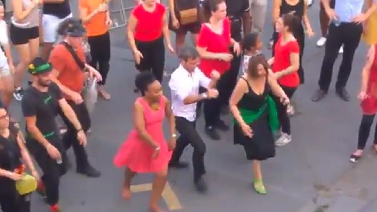David Pujadas danse à la fête de la musique (Paris)