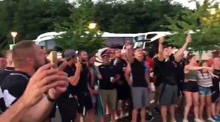 Supporters et joueurs d'Orsay se retrouvent sur une aire d'autoroute