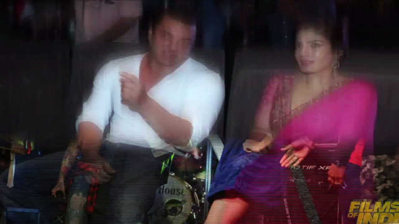 Jackie Shroff, Amruta Fadnavis, Devendra Fadnavis At Mass Yoga Event