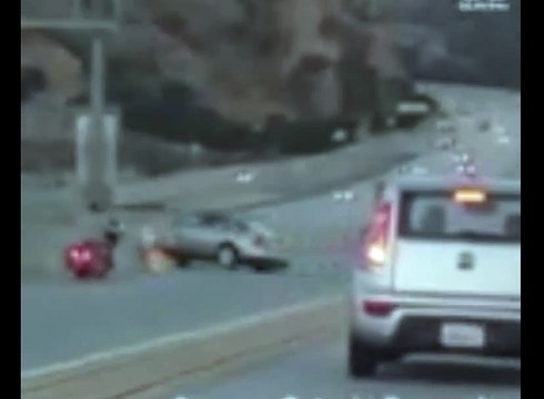 Spectaculaire accident de la route en Californie