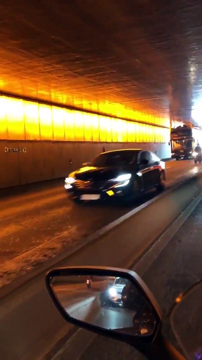 URGENT - Un bus de tourisme à étages heurte le pont Alexandre III à Paris, au moins 4 blessés dont un grave