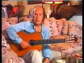 Paco de Lucia dedicando guitarra