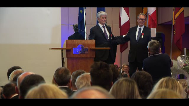 Remise des insignes d'Officier de la Légion d'honneur à Monsieur Claude Haegi