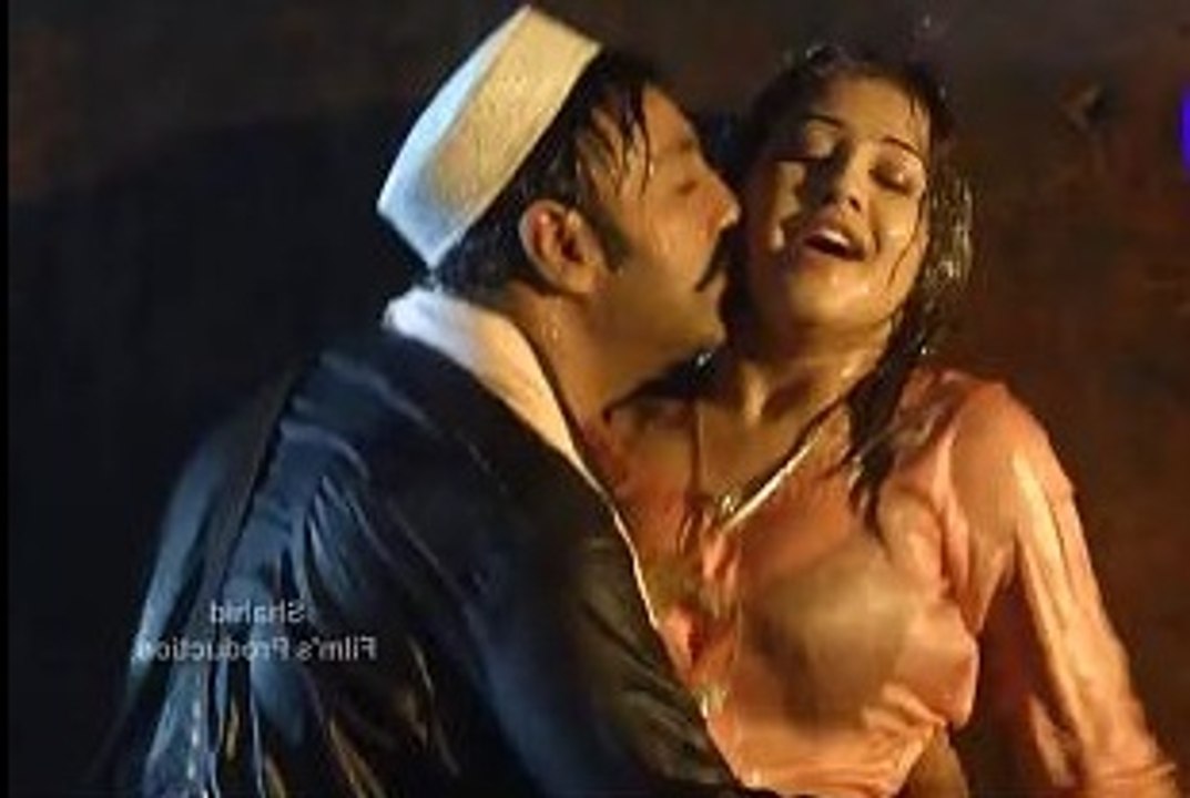 Hot Kiss His Friend  2017 Best Bollywood Indian Wedding Dance Performance By Young Girls HD PAKISTANI MUJRA DANCE Mujra Videos 2017 Latest Mujra video upcoming hot punjabi mujra latest songs HD video songs new songs