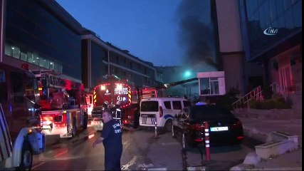 İstanbul’da 5 Katlı İş Merkezinde Yangın