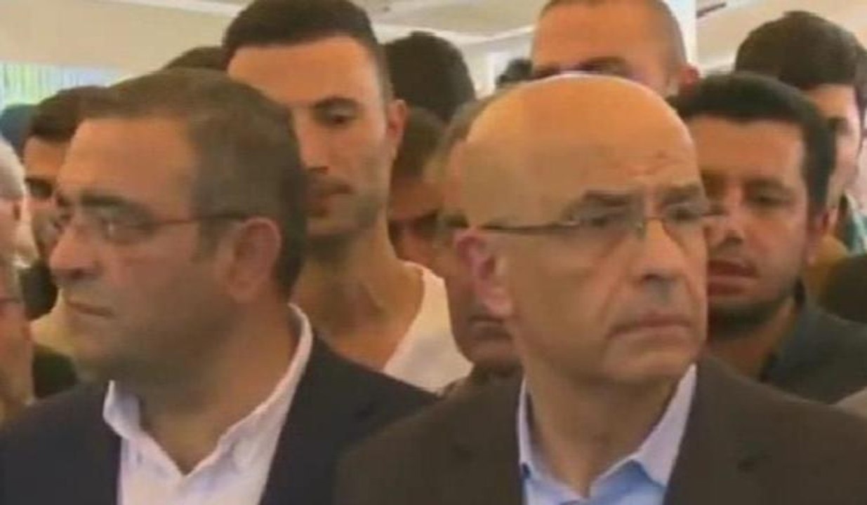 Enis Berberoğlu, kayınpederinin cenazesinde