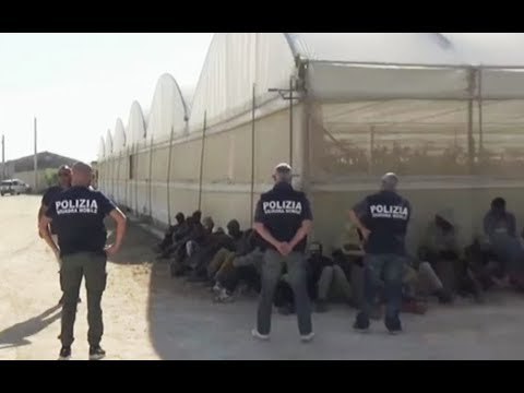 Vittoria (RG) - Migranti sfruttati nelle serre, arrestati due imprenditori (23.06.17)