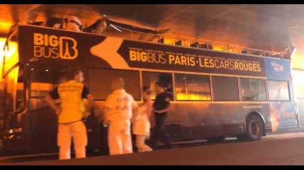 Un bus de tourisme heurte le pont Alexandre III à Paris (vidéo)