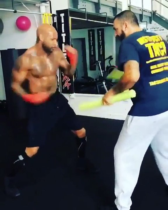 Quand Booba s'entraine à la boxe, ça cogne rapide