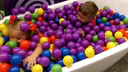 Learn Colors with Baby and Balls 2, Finger Family Song Nursery Rhymes for Kids