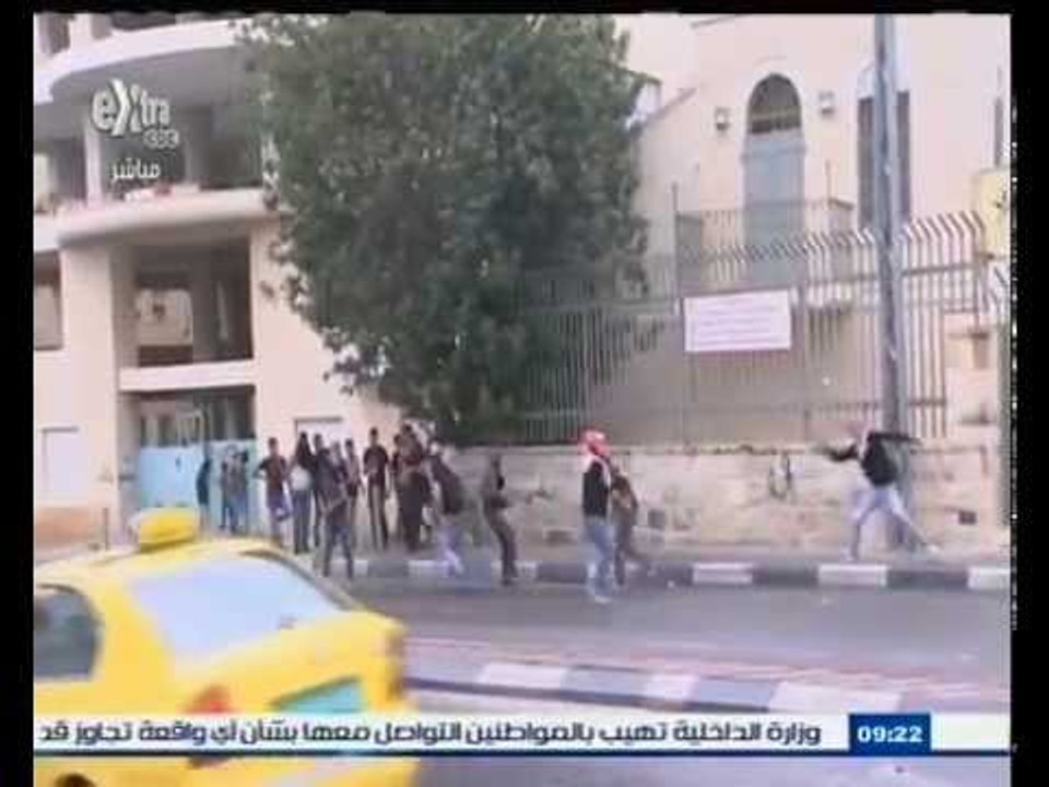 #غرفة_الأخبار | اشتباكات بين متظاهرين فلسطينيين وجنود الاحتلال في مسيرة في رام الله