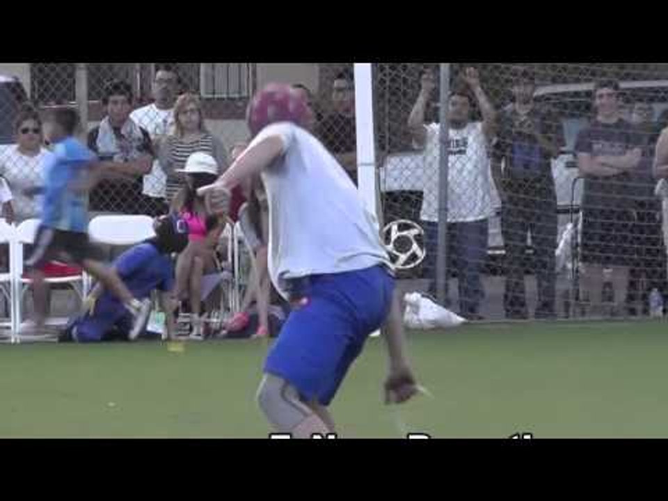 impressive jumping rope while playing with a soccer ball EsNews