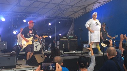 Elmer Food Beat en communion avec ses fans