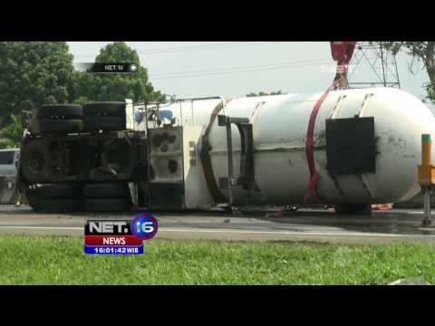 Evakuasi Truk Elpiji Terbalik di Tol Jagorawi - NET16