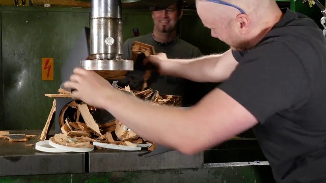 Crushing Hi fi Speakers and SANDSTORM with Hydraulic Press, feat. Darude