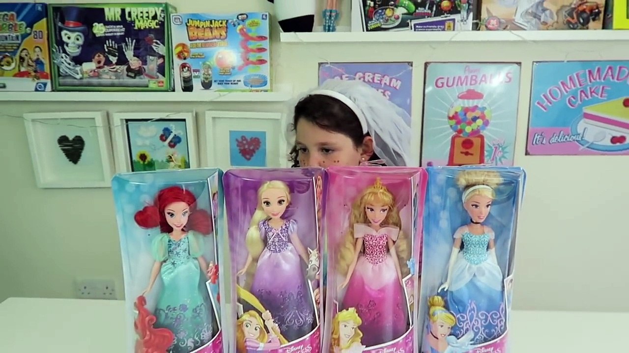  BAD BABY Pecas hace VESTIDOS de SLIME para las PRINCESAS Disney Elsa, Aurora, Rapunzel y