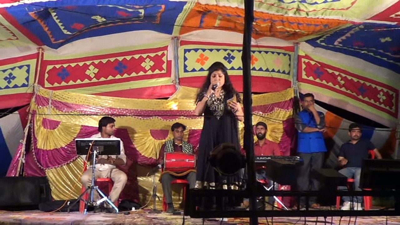 girl dance with sexy step