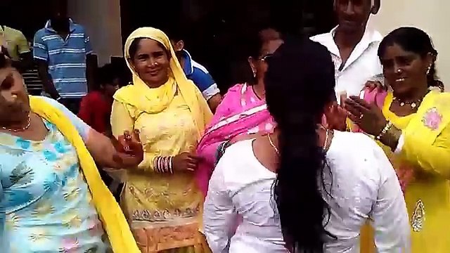 Full Desi Haryanvi Taau with Desi Gandasa-Sapna Choudhary haryanvi Dancer