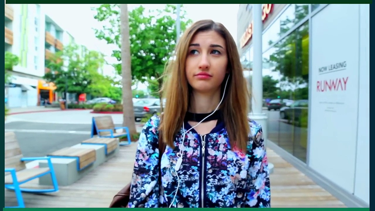 Thoughts Girls Have In Public