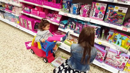 Bebé mala broma compras emily