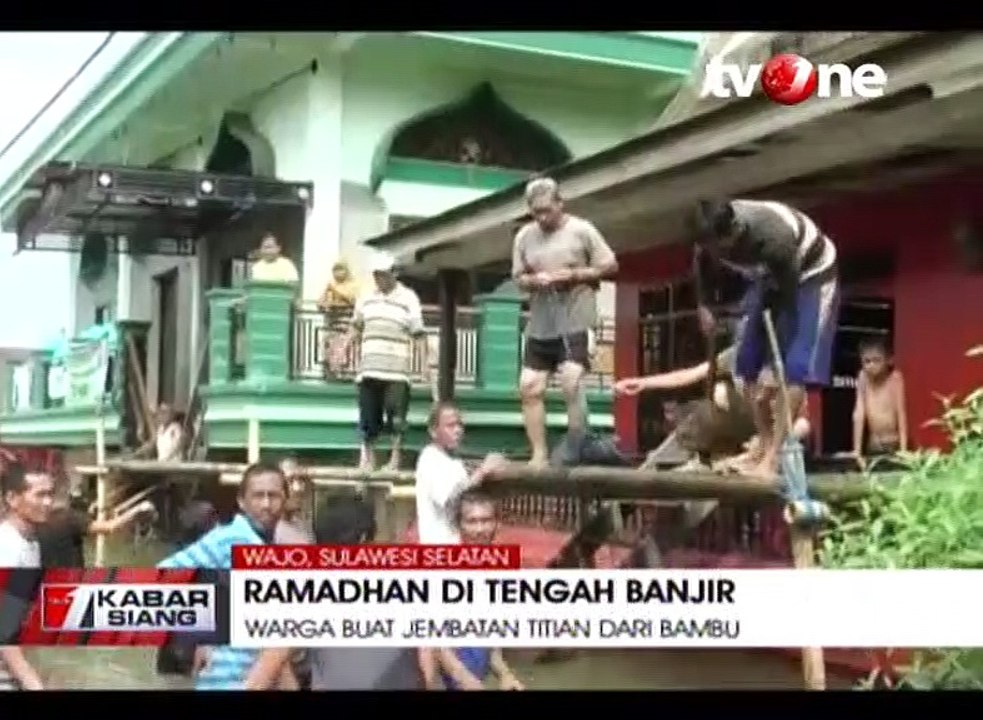 Jelang Idul Fitri, Warga Bangun Jembatan Menuju Masjid