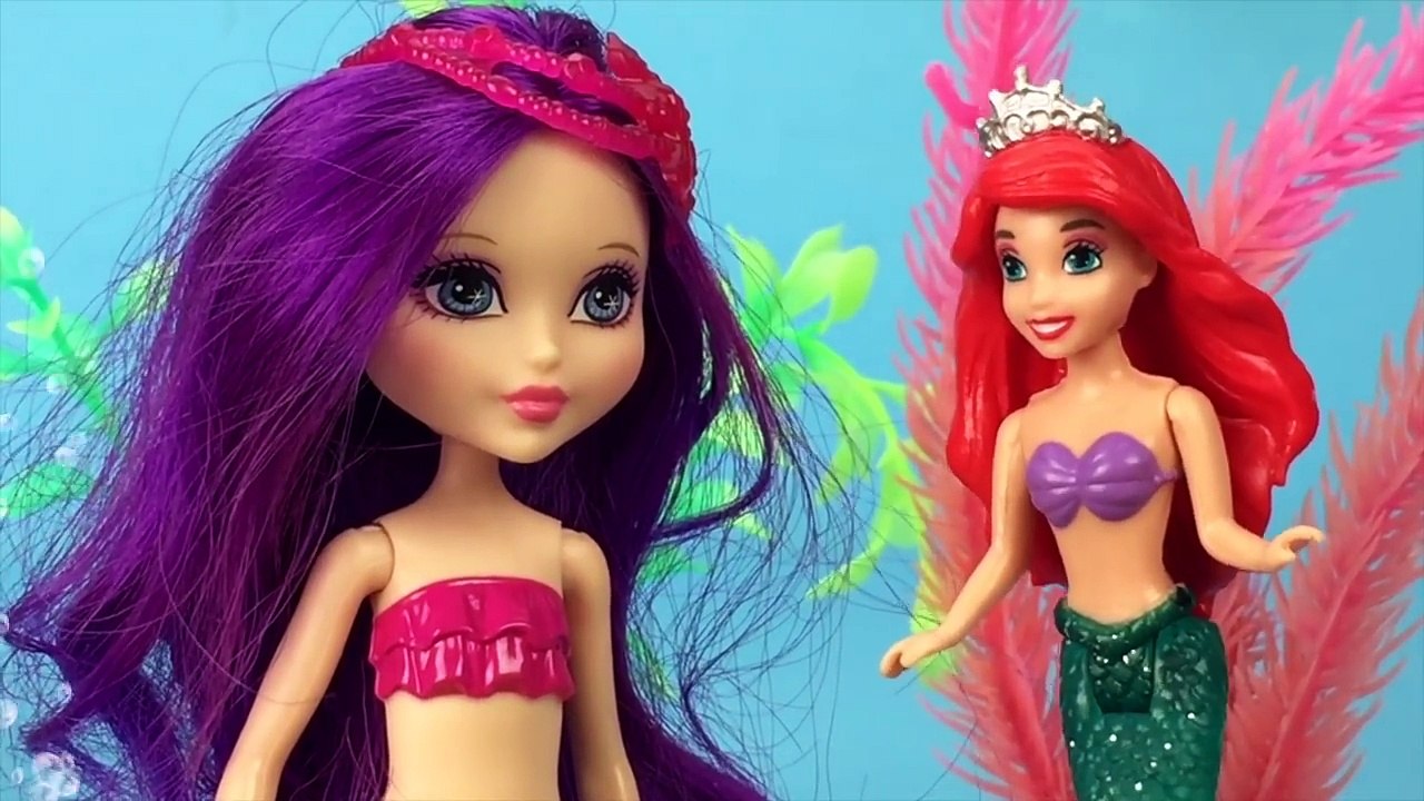 Frozen Elsa Toddler Removes A Pimple Off Little Mermaid Ariels Face! With Frozen Anna, Ma
