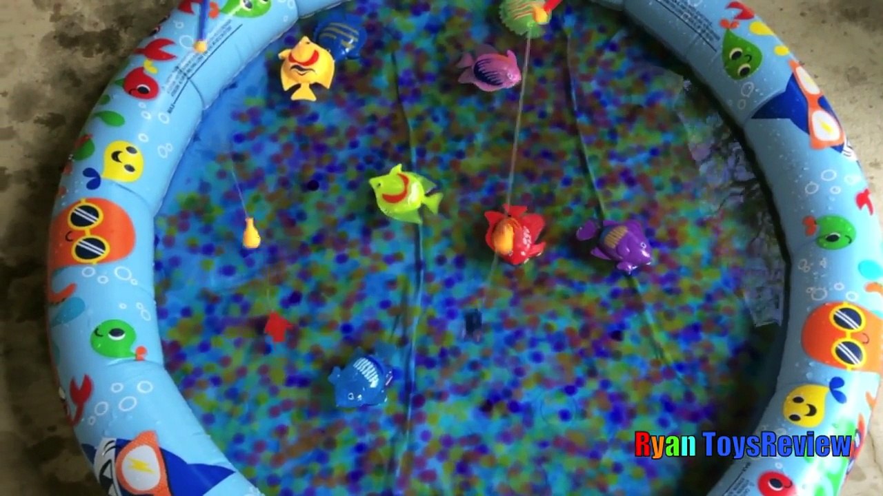 HUGE BALL PIT Kiddie Pool Surprise Eggs Hunt Toys for Kids Spiderman KINDER CHOCOLATE EGG