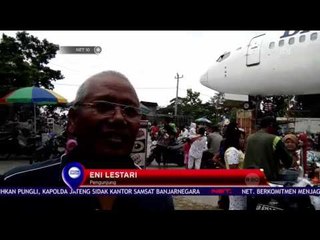 Pesawat Parkir di Tengah Warga - NET 10