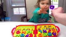 Best Learning Videos for dfgrKids Smart Kid Genevieve Teaches toddlers ABCS, Colo