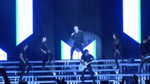 Miguel Bosé emociona a sus fans en su concierto en Madrid