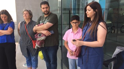 Une famille de Syriens chante au cercle de silence