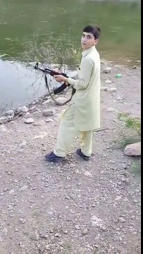 10 Years Kid Firing on AK-47, 10 Saal ka Pathan bacha
