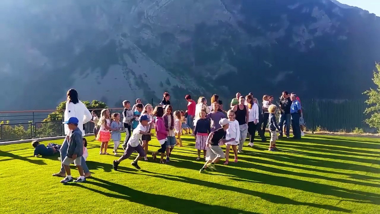 Hautes-Alpes : Les parents d'élèves de Réotier et St Clément s'unissent pour garder l'instituteur