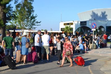 Türk Tatilciler Depreme Rağmen Midilli'den Vazgeçmedi