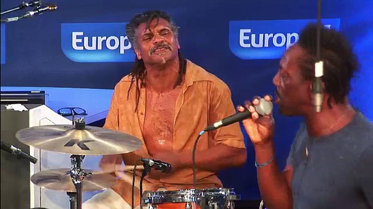 FFF chante "Monkee" en live dans les studios d'Europe 1