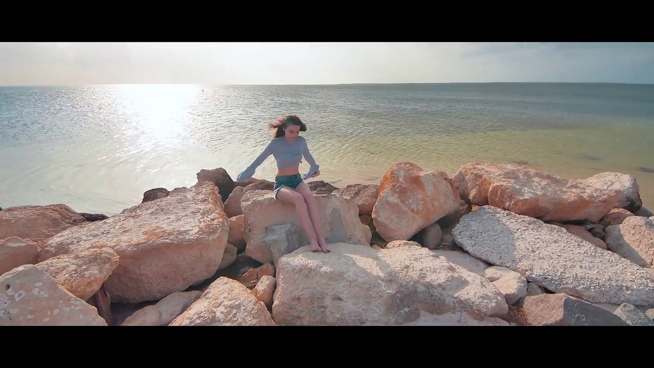 The-Chainsmokers--Coldplay---Something-Just-Lik...