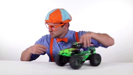 Video herunterladen: Monster Truck Toysf the trucks while jumping and hiking _ Blippi Toys